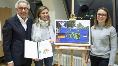 Sieger des Foto-Wettbewerbs zum Beneluxjahr ausgezeichnet: „Europa heute – Kinder statt Krieg“ gewinnt