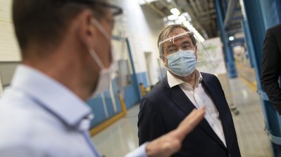 Ministerpräsident Armin Laschet besucht Ford-Werk Köln