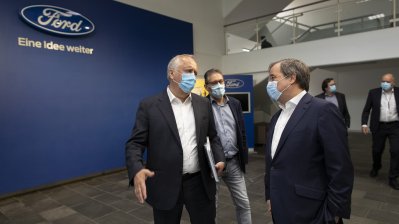 Ministerpräsident Armin Laschet besucht Ford-Werk Köln