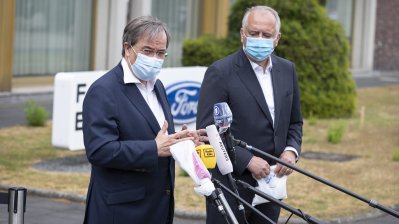 Ministerpräsident Armin Laschet besucht Ford-Werk Köln