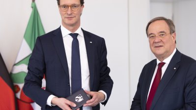 Ministerpräsident Hendrik Wüst übernimmt die Amtsgeschäfte in der Staatskanzlei