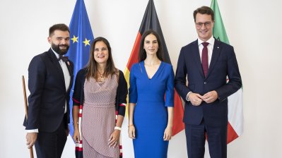 Ministerpräsident Hendrik Wüst verabschiedet den Generalkonsul der Republik Polen und Doyen des Konsularischen Korps NRW, Jakub Wawrzyniak