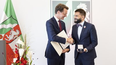 Ministerpräsident Hendrik Wüst verabschiedet den Generalkonsul der Republik Polen und Doyen des Konsularischen Korps NRW, Jakub Wawrzyniak