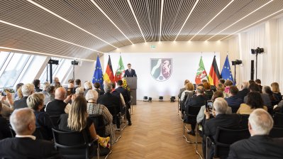 Ministerpräsident Hendrik Wüst empfängt Vertriebenenverbände zum „Tag der Heimat“