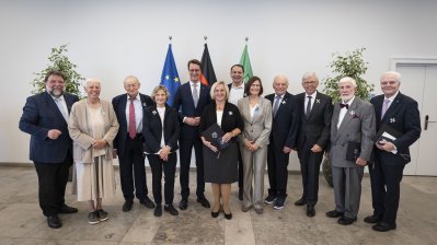 Ministerpräsident Hendrik Wüst verleiht den Verdienstorden des Landes Nordrhein-Westfalen an elf Persönlichkeiten