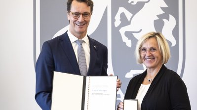 Ministerpräsident Hendrik Wüst verleiht den Verdienstorden des Landes Nordrhein-Westfalen an elf Persönlichkeiten