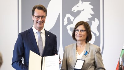 Ministerpräsident Hendrik Wüst verleiht den Verdienstorden des Landes Nordrhein-Westfalen an elf Persönlichkeiten