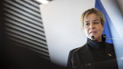 Stellvertretende Ministerpräsidentin Mona Neubaur händigt den Verdienstorden des Landes Nordrhein-Westfalen an 15 Persönlichkeiten aus