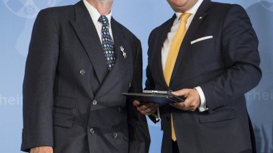 Verdienstorden des Landes Nordrhein-Westfalen an Dr. Willi Rückert