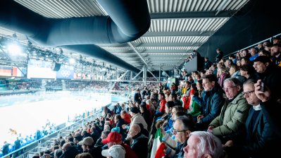 Ministerpräsident besucht das Eishockey Vorrundenspiel der Frauen, Deutschland – Italien