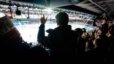 Ministerpräsident besucht das Eishockey Vorrundenspiel der Frauen, Deutschland – Italien