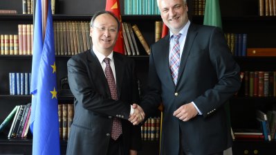 Empfang des neuen Gouverneurs von Sichuan 