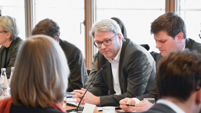 Integration von Flüchtlingen: Europabeauftragte der Kommunen informieren sich in der Staatskanzlei über Fördermöglichkeiten