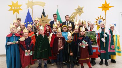 Ministerpräsident Hendrik Wüst empfängt Sternsinger zum traditionellen Dreikönigssingen
