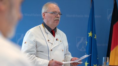 Entgegennahme der Neujahrsbrezel des Verbands des Rheinischen Bäckerhandwerks