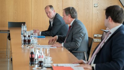 Landesregierung berät mit Religionsgemeinschaften über Vorschläge und Konzepte für Gottesdienste in Corona-Zeiten