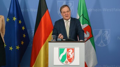 Ministerpräsident Armin Laschet stellt Nordrhein-Westfalen-Plan vor
