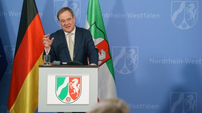 Ministerpräsident Armin Laschet stellt Nordrhein-Westfalen-Plan vor 