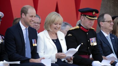 Verleihung des Fahnenbandes des Landes Nordrhein-Westfalen an die 20th Armoured Infantry Brigade