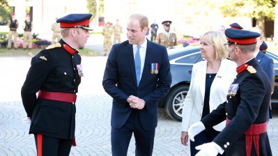 Prinz William und Ministerpräsidentin Hannelore Kraft gehen zur Tribüne