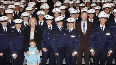1.400 neue Polizisten vereidigt, 26.03.2012