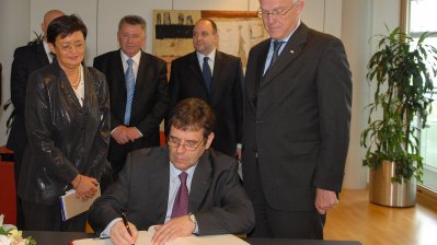 Der serbische Ministerpräsident Vojislav Kostunica besucht Nordrhein-Westfalen
