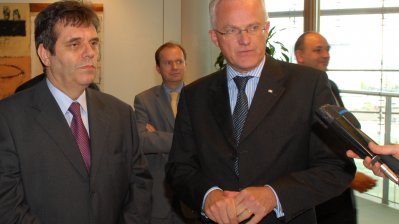 Der serbische Ministerpräsident Vojislav Kostunica besucht Nordrhein-Westfalen