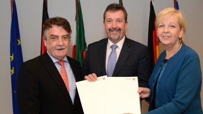 Bad Berleburgs Bürgermeister Bernd Fuhrmann im Kreise von Bauminister Michael Groschek und Ministerpräsidentin Hannelore Kraft.