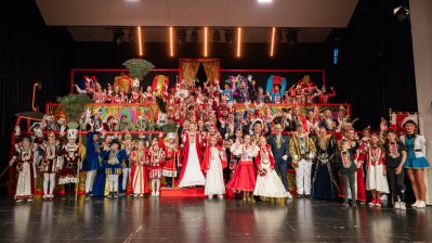 Ministerpräsident Hendrik Wüst verleiht den Karnevalsorden der Landesregierung an Kindertollitäten aus Nordrhein-Westfalen