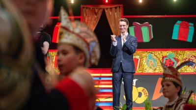 Ministerpräsident Hendrik Wüst verleiht den Karnevalsorden der Landesregierung an Kindertollitäten aus Nordrhein-Westfalen