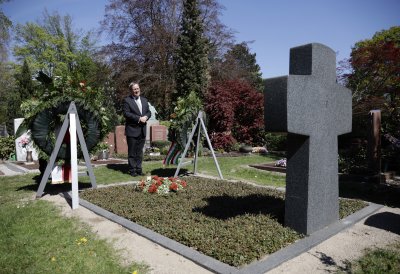 Kranzniederlegung anlässlich des 50. Todestags es ersten Ministerpräsidenten von Nordrhein-Westfalen Rudolf Amelunxen