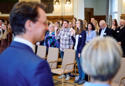 Ministerpräsident Wüst und Schulministerin Feller begrüßen in Düsseldorf mehr als 100 neue Lehramtsanwärterinnen und Lehramtsanwärter