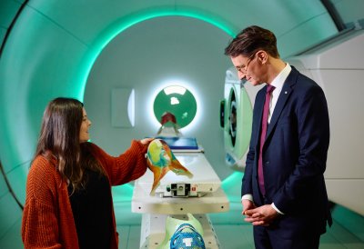 Ministerpräsident Wüst informiert sich im Protonentherapiezentrum WPE in Essen über die Behandlung von Krebserkrankungen