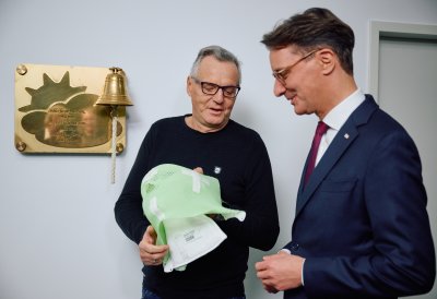 Ministerpräsident Wüst informiert sich im Protonentherapiezentrum WPE in Essen über die Behandlung von Krebserkrankungen