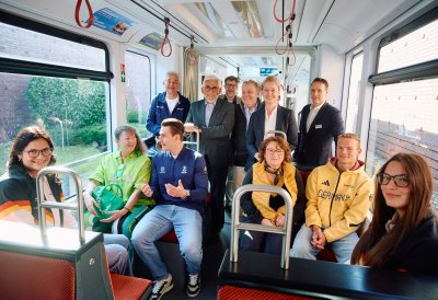 Gruppenfoto in der Straßenbahn