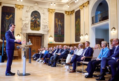 Ministerpräsident Wüst und Schulministerin Feller begrüßen in Düsseldorf mehr als 100 neue Lehramtsanwärterinnen und Lehramtsanwärter