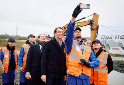 Ministerpräsident Hendrik Wüst bei Spatenstich für neues ICE-Werk in Dortmund