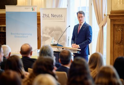 Ministerpräsident Wüst und Schulministerin Feller begrüßen in Düsseldorf mehr als 100 neue Lehramtsanwärterinnen und Lehramtsanwärter