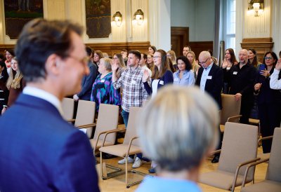 Ministerpräsident Wüst und Schulministerin Feller begrüßen in Düsseldorf mehr als 100 neue Lehramtsanwärterinnen und Lehramtsanwärter