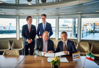 Eine Absichtserklärung zwischen den Häfen Rotterdam und Duisburg wird unterzeichnet