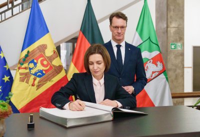 Eintrag in das Gästebuch der Landesregierung