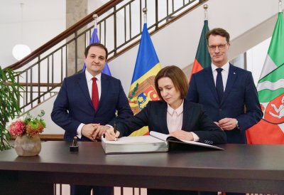 Eintrag in das Gästebuch der Landesregierung