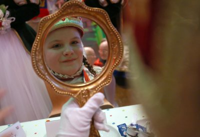 Ministerpräsident Armin Laschet empfängt die Kinderprinzenpaare und Kinderdreigestirne aus Nordrhein-Westfalen