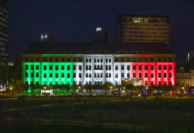 Nordrhein-Westfalen leuchtet: Zum 74. Landesgeburtstag erstrahlen historische Bauwerke in den Landesfarben