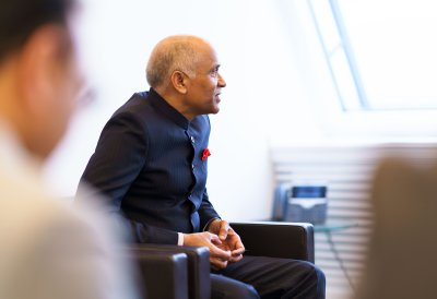 Ministerpräsident Hendrik Wüst empfängt den Botschafter der Republik Indien