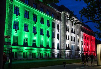 Nordrhein-Westfalen leuchtet: Zum 74. Landesgeburtstag erstrahlen historische Bauwerke in den Landesfarben