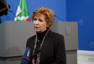 Opferbeauftragte Havliza gibt ein Pressestatement