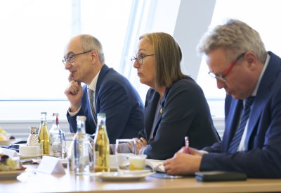 Landesregierung und Gewerkschaften klären Umsetzung weiterer Details der Übertragung des Tarifergebnisses für den öffentlichen Dienst auf den Beamtenbereich