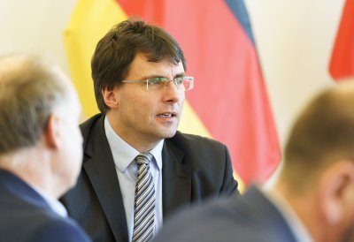 Landesregierung und Gewerkschaften klären Umsetzung weiterer Details der Übertragung des Tarifergebnisses für den öffentlichen Dienst auf den Beamtenbereich