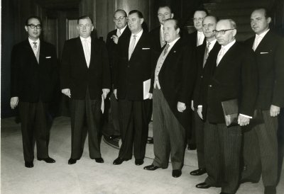 Das Bild zeigt das 2. Kabinett von Ministerpräsident Meyers.